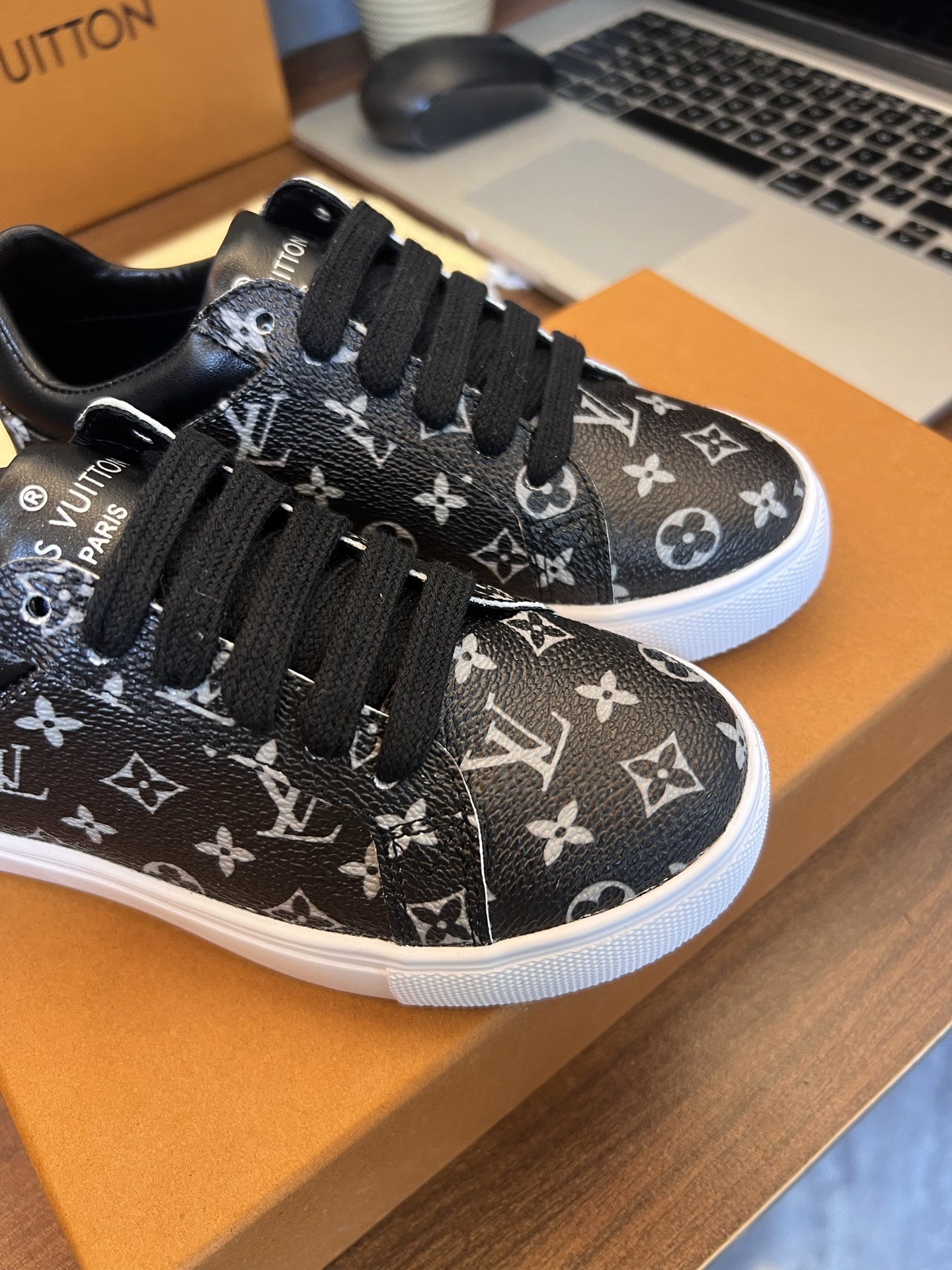 Children's shoes child